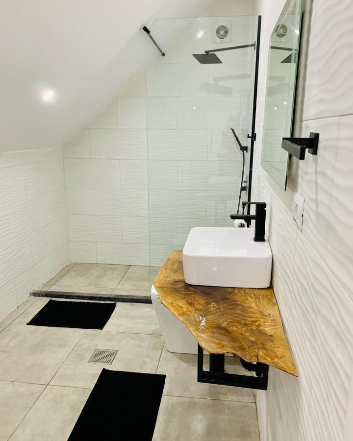 Noah'S Attic - Apartment Hotel In Korce Bagian luar foto